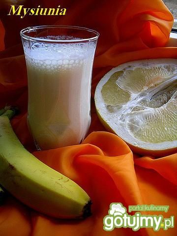 Bananowy koktajl z pomelo