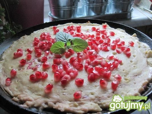 Bananowy naleśnik z ziarnami granatu