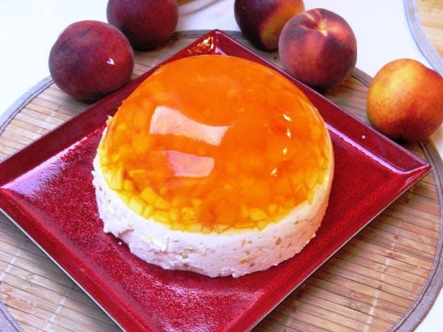 Bardzo brzoskwiniowy sernik na zimno