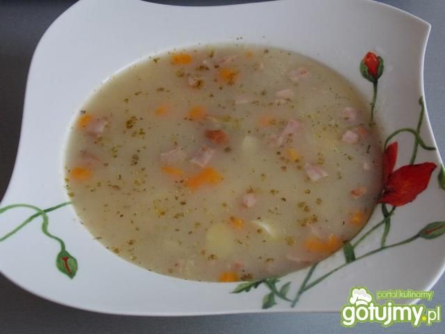 Barszcz biały na kiełbasie Barszcz biały na kiełbasie