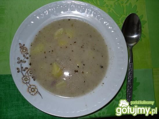 Barszcz biały na żeberku