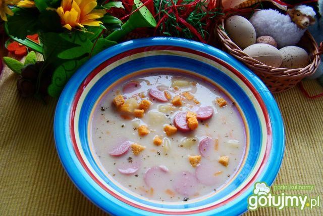 Barszcz biały z grzankami 