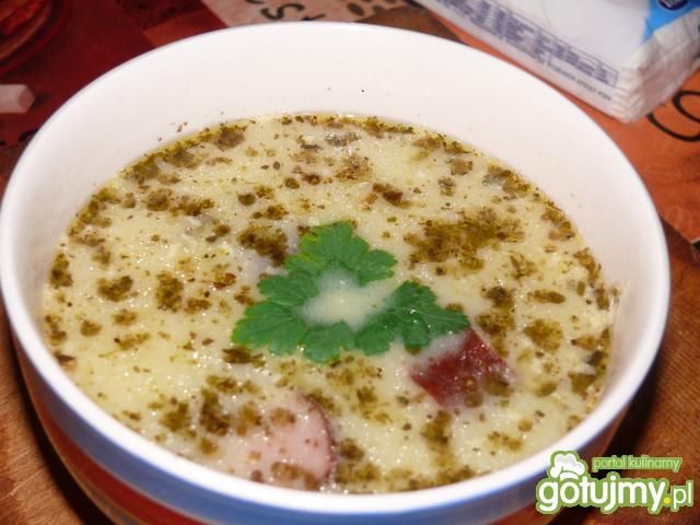 Barszcz biały z kapusta i kiełbasą Barszcz biały z kapusta i kiełbasą