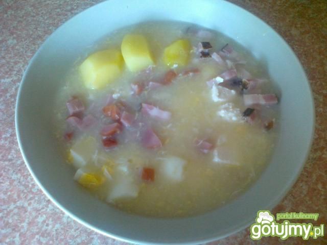 Barszcz biały z twarogiem i chrzanem Barszcz biały z twarogiem i chrzanem