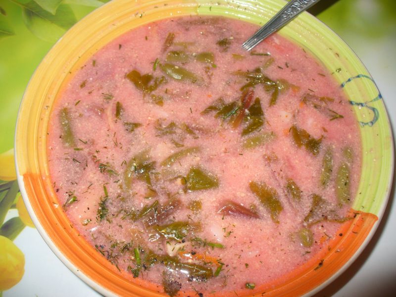 Barszcz czerwony z botwinką na serwatce Barszcz czerwony z botwinką na serwatce