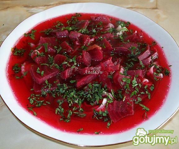 Barszcz czerwony z buraczkami