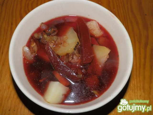 Barszcz czerwony z cebulką