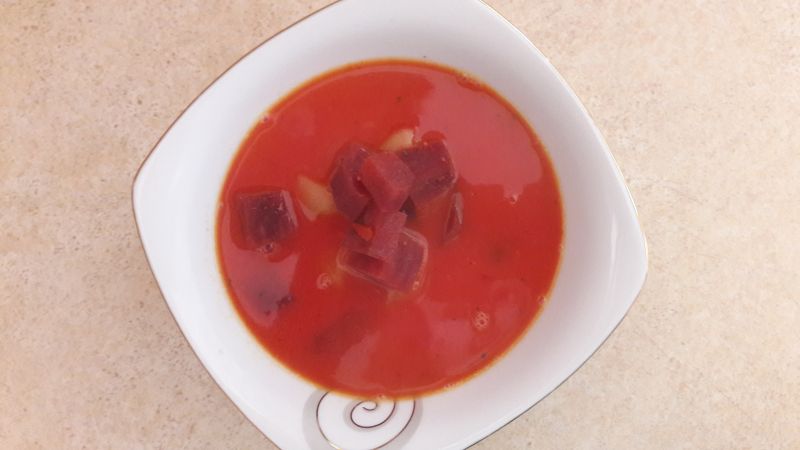 Barszcz czerwony z chrzanem i ajwarem