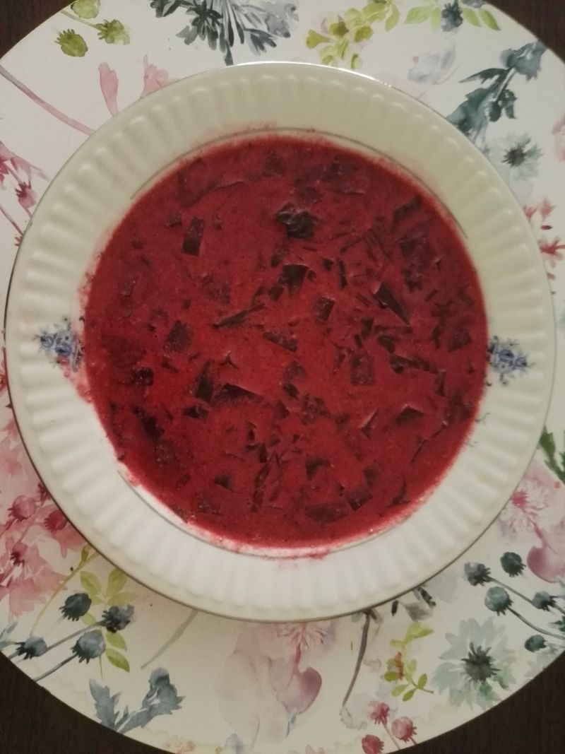 Barszcz czerwony z dodatkiem botwinki