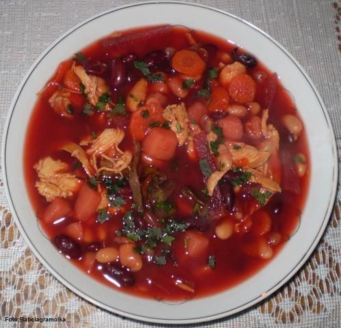 Barszcz czerwony z fasolą :