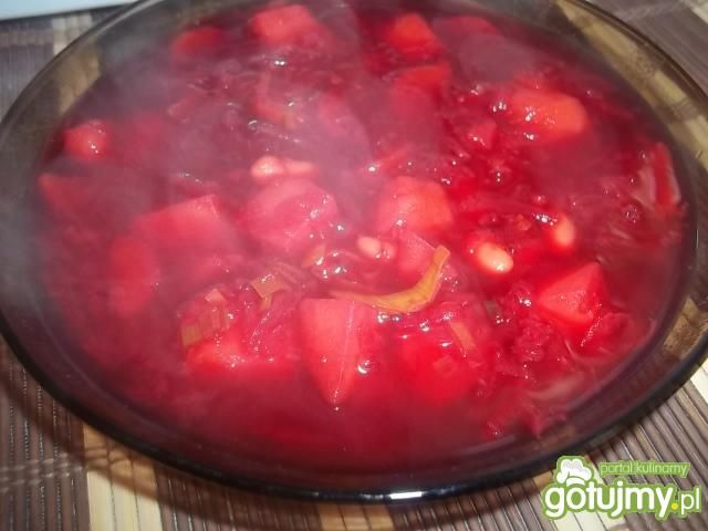 Barszcz czerwony z fasolką Barszcz czerwony z fasolką