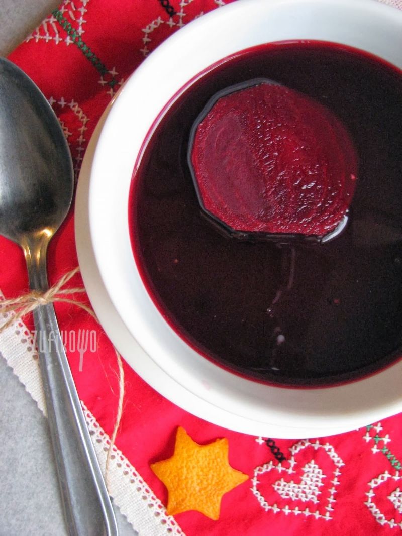 Barszcz czerwony z jabłkiem i żurawiną