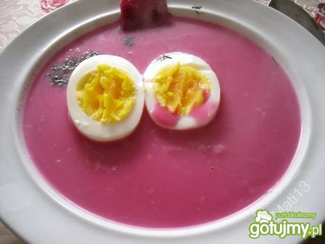Barszcz czerwony z jajkiem i koperkiem 