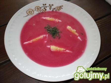 Barszcz czerwony z jajkiem i koperkiem