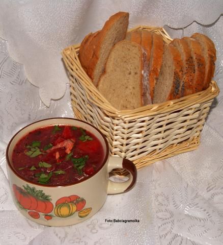 Barszcz czerwony z kiszonym ogórkiem  Barszcz czerwony z kiszonym ogórkiem