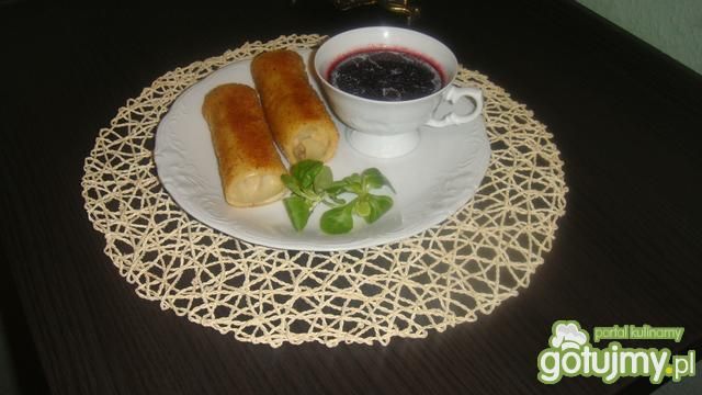 Barszcz czerwony z krokietami Barszcz czerwony z krokietami