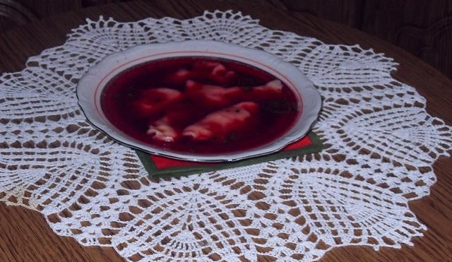 Barszcz czerwony z pierogami Barszcz czerwony z pierogami