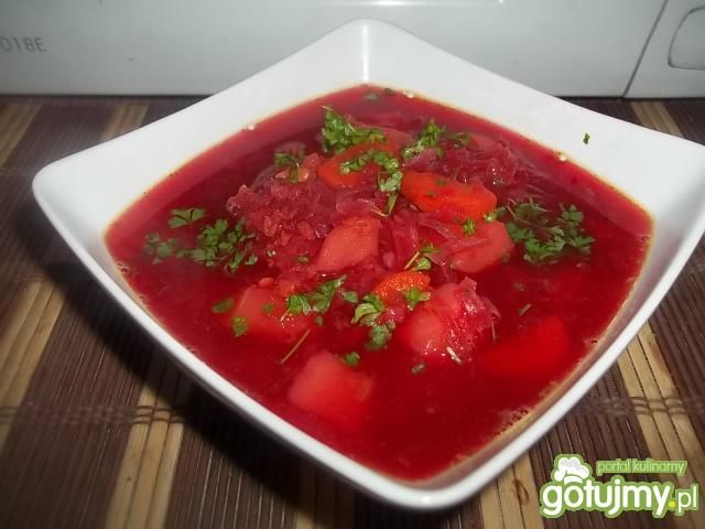 Barszcz czerwony z soczewicą