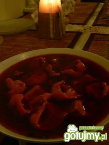 Barszcz czerwony z uszkami. Barszcz czerwony z uszkami.