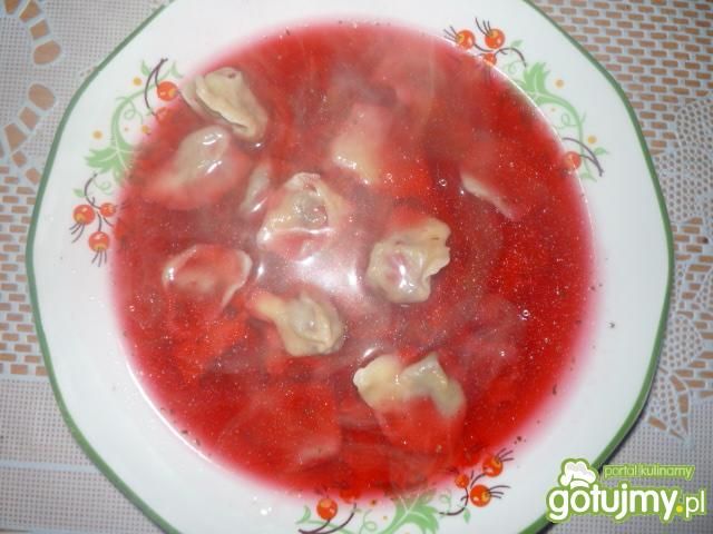 Barszcz czerwony z uszkami z pieczarkami