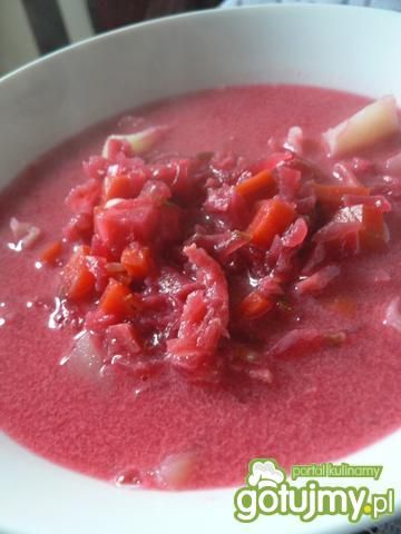 Barszcz czerwony z ziemniaczkami  