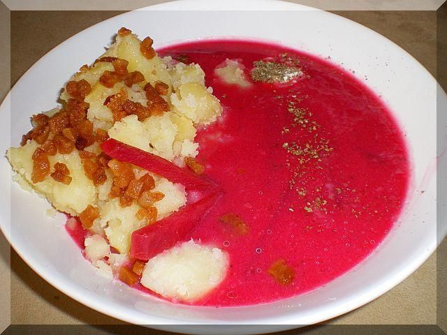 Barszcz czerwony z ziemniaczkami