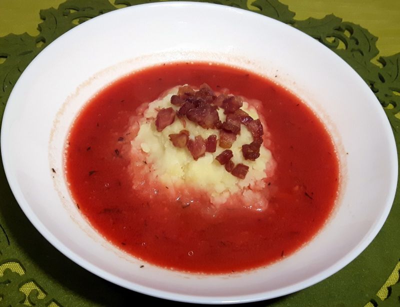 Barszcz czerwony z ziemniakami