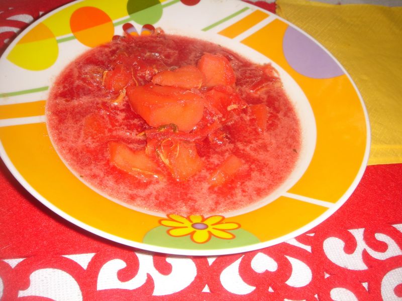 Barszcz czerwony z ziemniakami