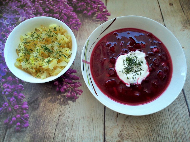 Barszcz czerwony z ziemniakami 