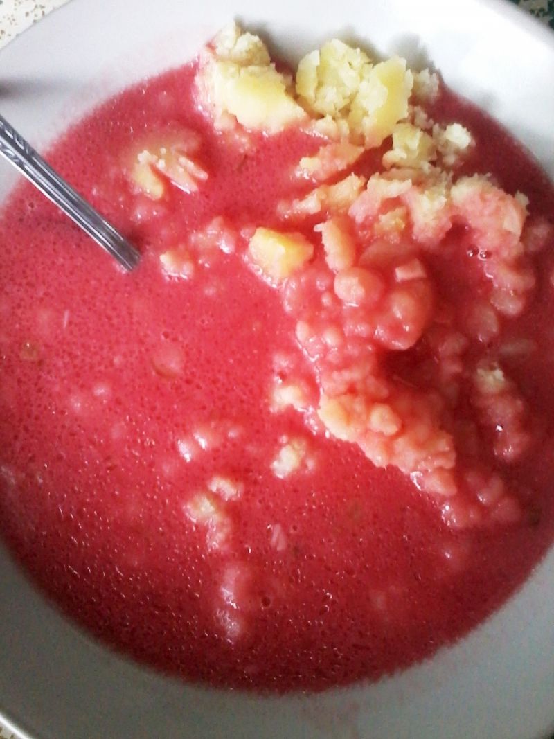 Barszcz czerwony zabielany  Barszcz czerwony zabielany