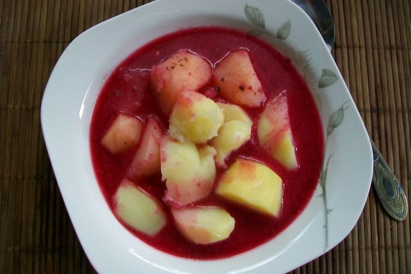 Barszcz czerwony zabielany Barszcz czerwony zabielany