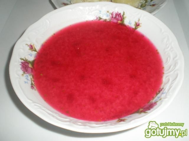 Barszcz czerwony zabielany śmietaną