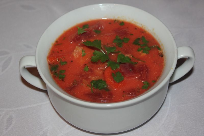 Barszcz ukraiński na wywarze drobiowym 