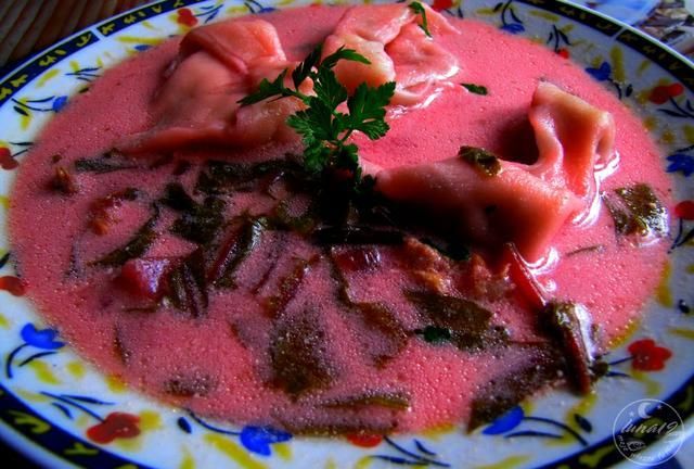 Barszcz z botwinką i uszkami