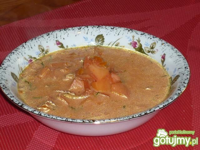 Barszcz z warzywami i mięsem