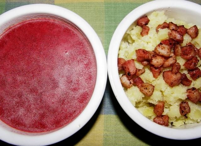 Barszcz zabielany z kraszonymi ziemniaka Barszcz zabielany z kraszonymi ziemniaka