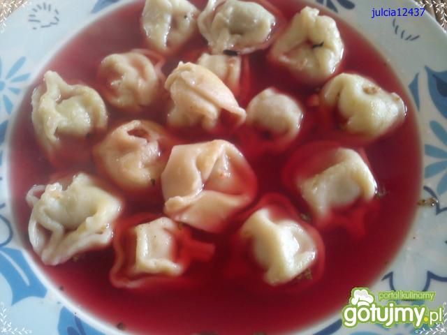 Barszczyk czerwony z leśnymi uszkami