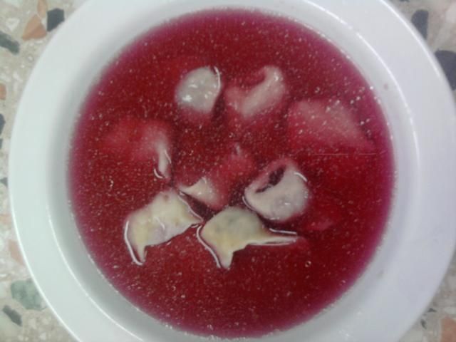 Barszczyk czerwony z uszkami.