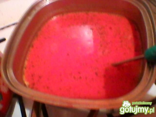 Barszczyk czerwony ze śmietaną