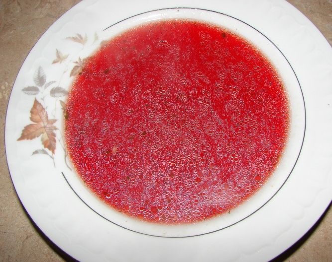 Barszczyk na wywarze mięsno-warzywnym Barszczyk na wywarze mięsno-warzywnym