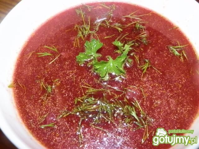 Barszczyk z fasolkami i koperkiem. Barszczyk z fasolkami i koperkiem.