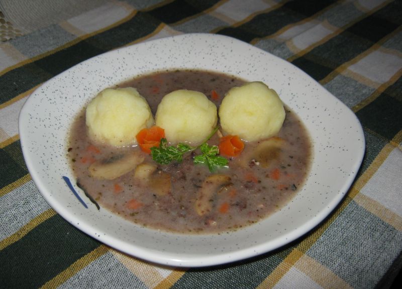 Barszczyk z kaszanką do ziemniaków