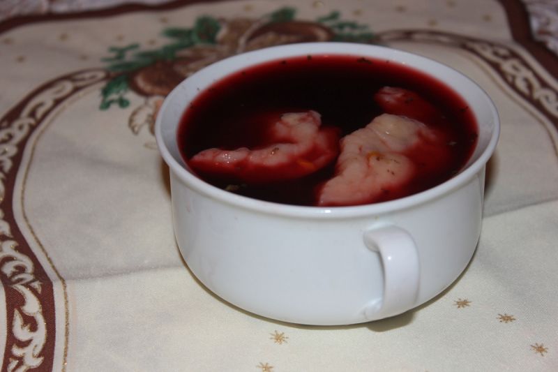 Barszczyk z pierogami 