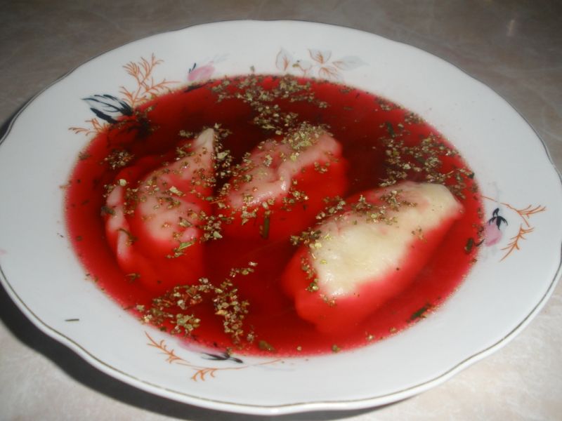 Barszczyk z pierogami 