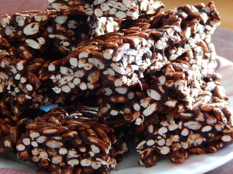 Batoniki czekoladowo-piankowe z dmuchanym ryżem