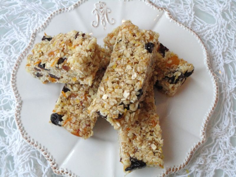 Batoniki musli z śliwką i migdałami