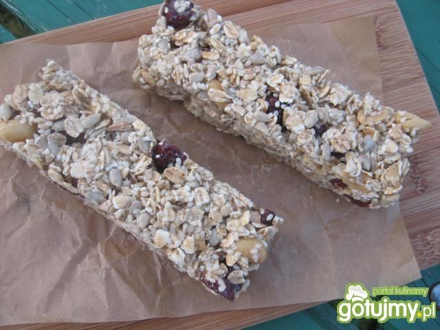 Batony śniadaniowe z orzeszkami ziemnymi Batony śniadaniowe z orzeszkami ziemnymi