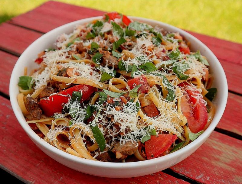 Bavette z wątróbką i pomidorami