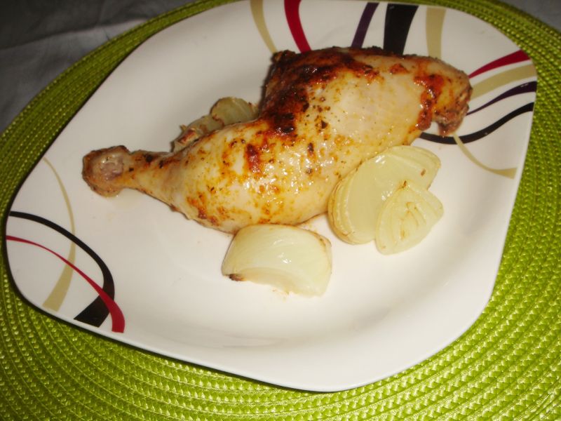 Bazyliowo-ketchupowe ćwiartki pieczone z cebulką Bazyliowo-ketchupowe ćwiartki pieczone z cebulką