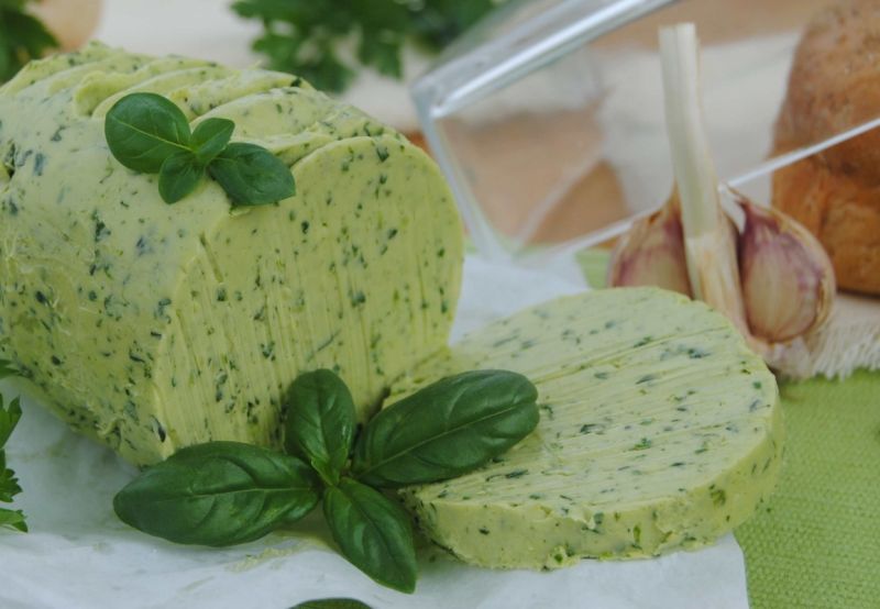 Bazyliowo - pietruszkowe masło 